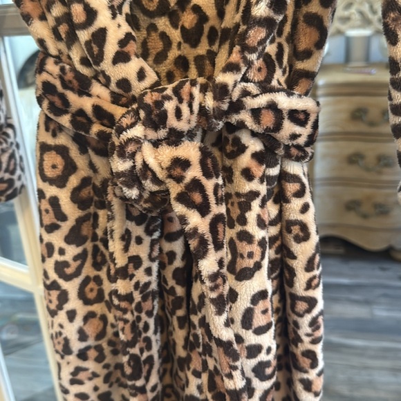 Animal Print Robe - Picture 4 of 5